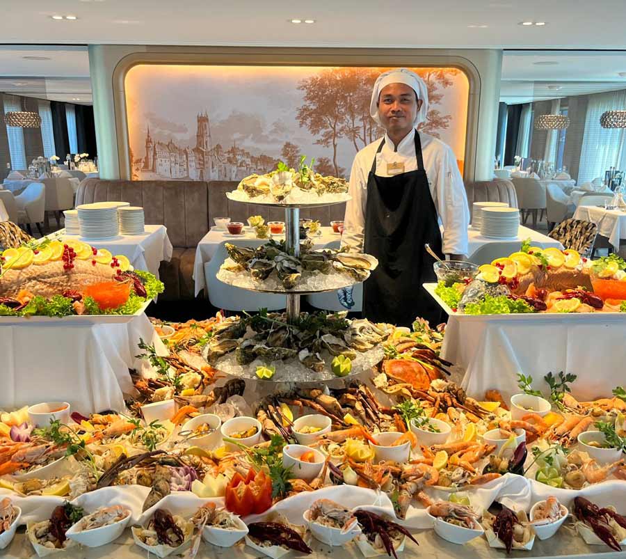 εργαζόμενος service από Ινδονησία