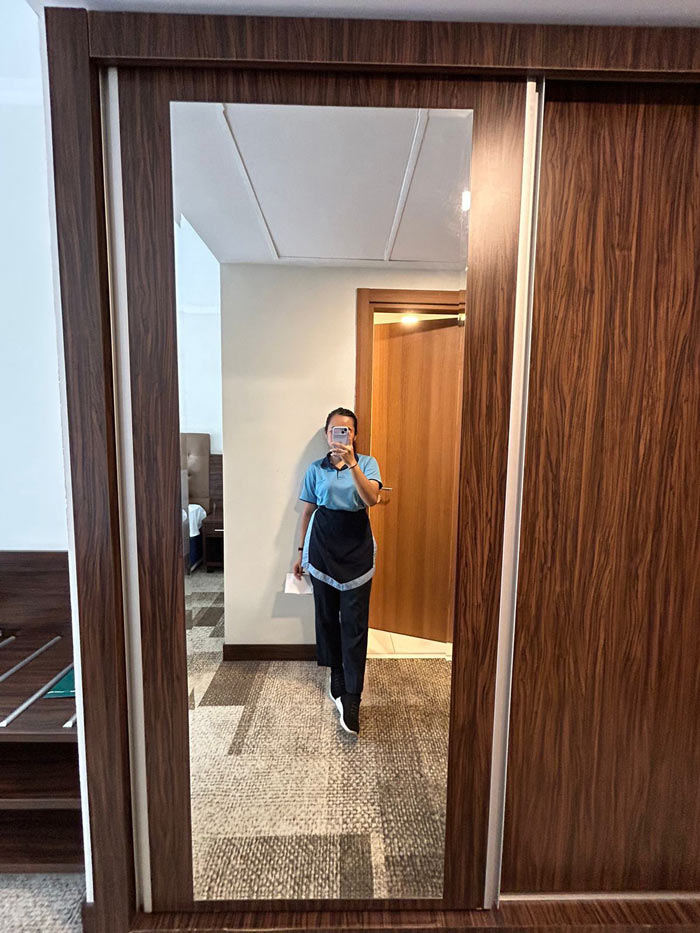 προσωπικό ξενοδοχείου καμαριέρα